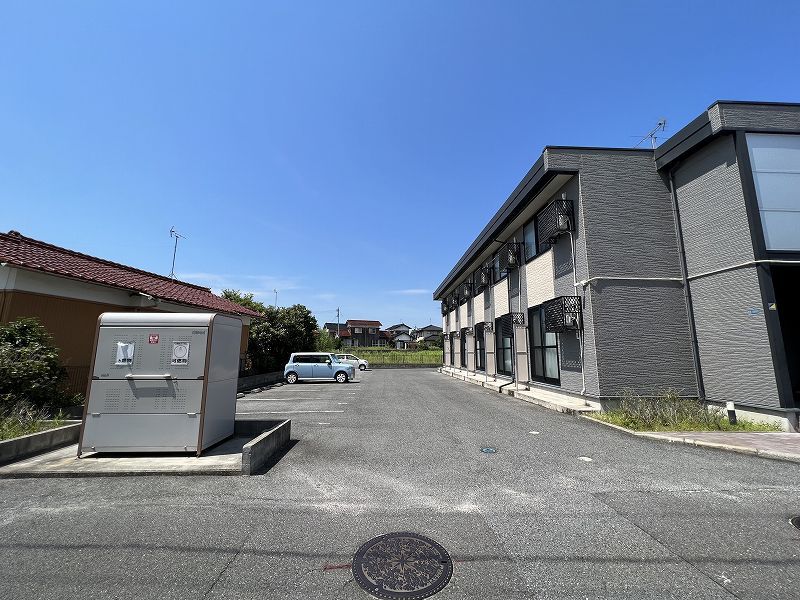 レオパレスリバーサイド 駐車場
