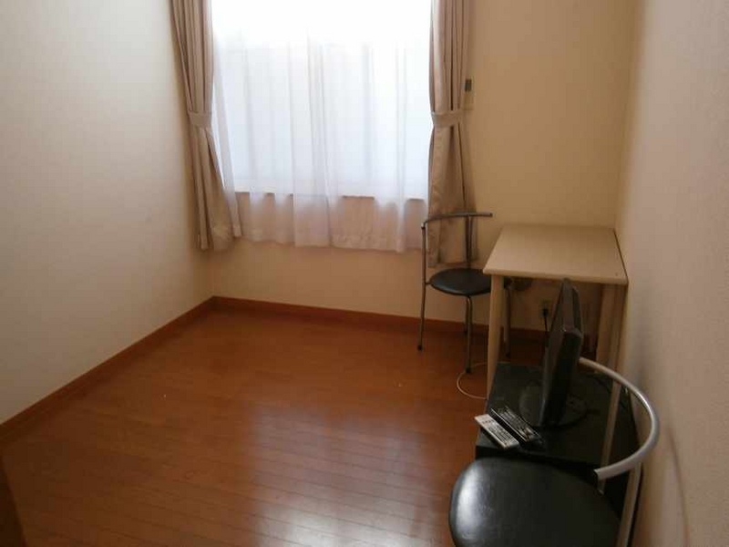 レオパレスフォーブル下馬 居間