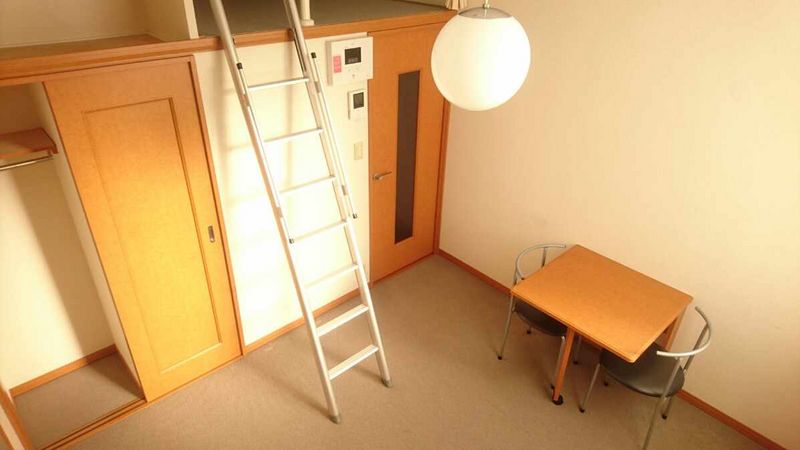 レオパレス東原 居間