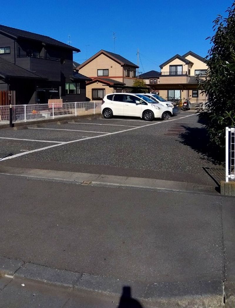 レオパレスグランマ 駐車場