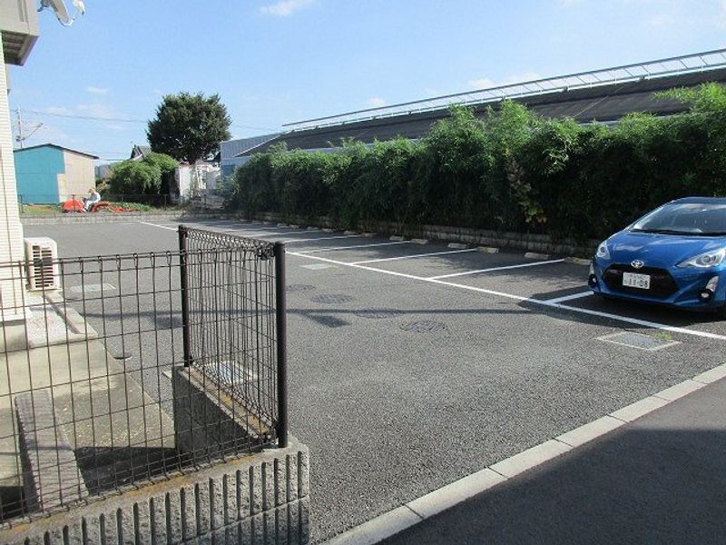 レオネクスト上野台Ⅳ 駐車場