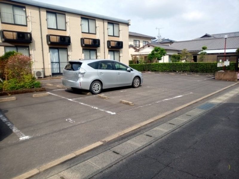 レオパレス佐賀西 駐車場