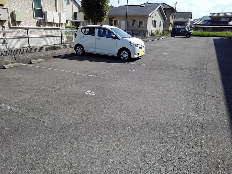 レオパレスソレアード国分寺 駐車場