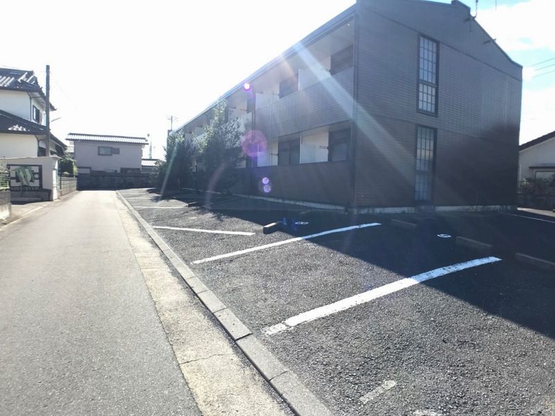 レオパレスミヤケ 駐車場