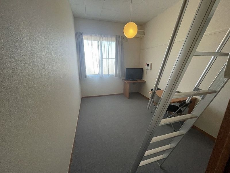 レオパレスＳＵＮ鈴木町 居間
