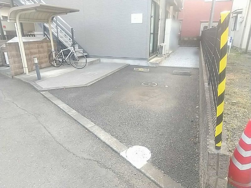レオパレス上新井レジデンス 駐車場
