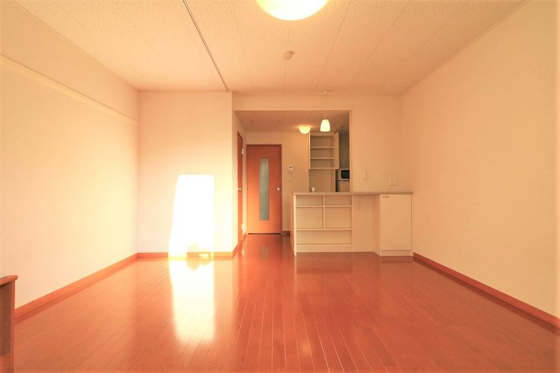 レオパレス罧原 居間