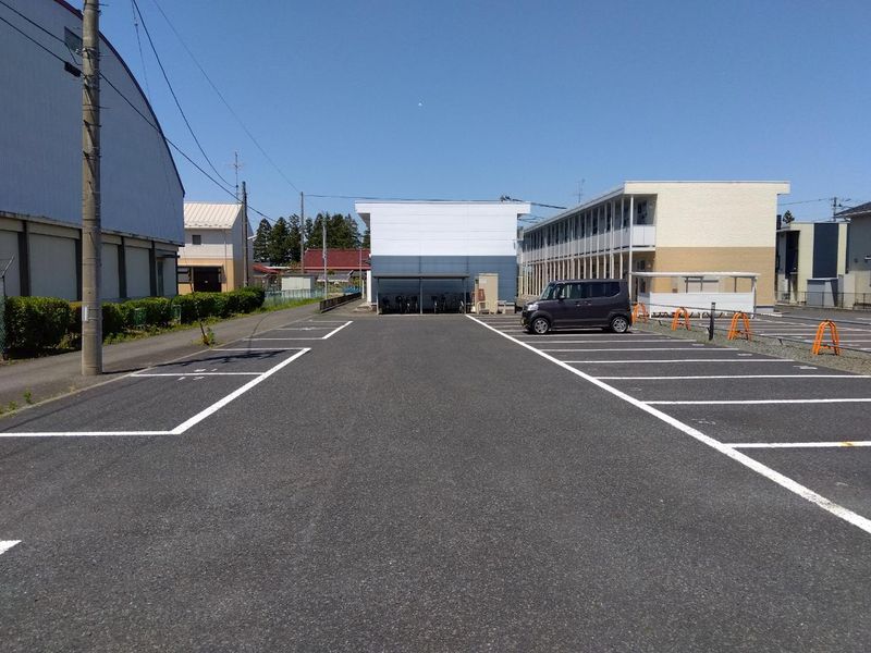 レオパレスセレーノ 駐車場