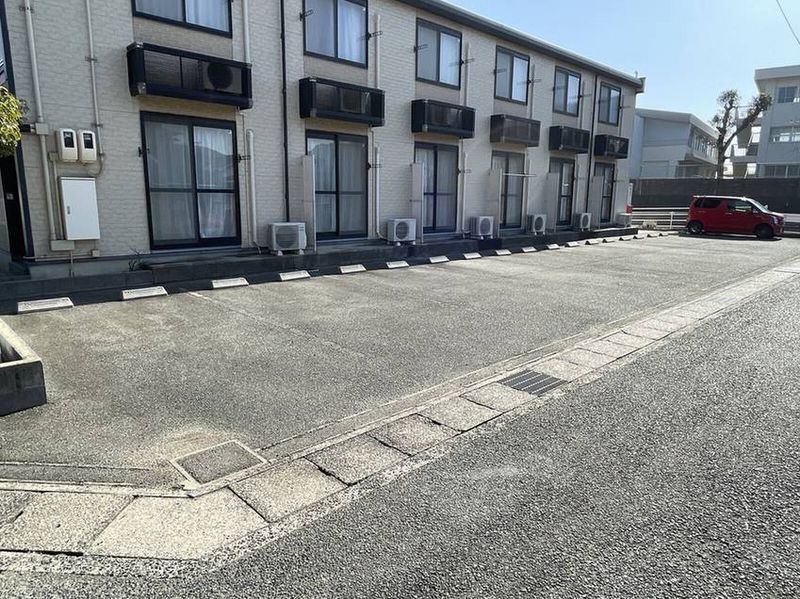 レオパレスメゾンセントプレチア 駐車場