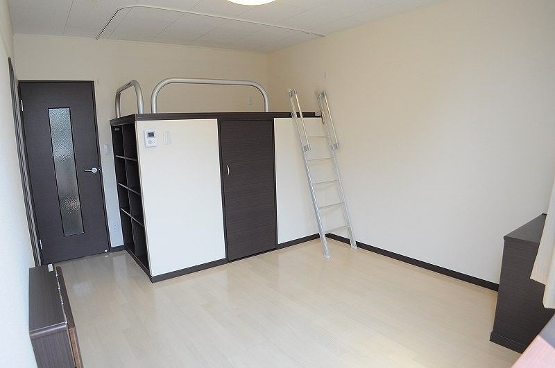 LEONEXT Sweet Strawberry Phòng khách