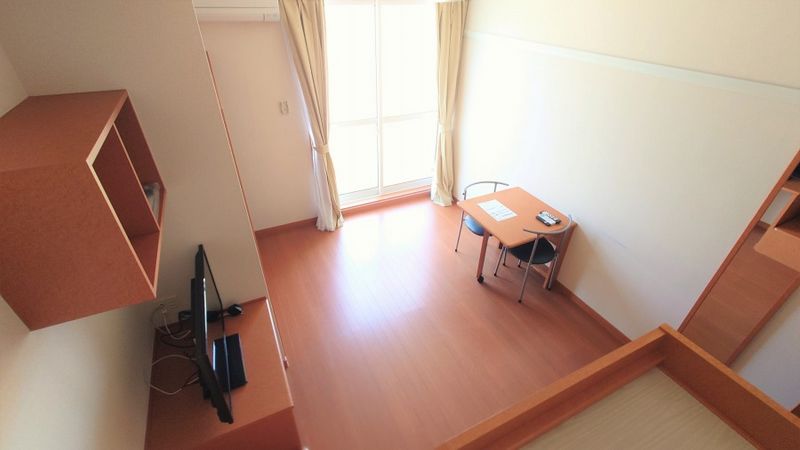 レオパレスコート伊那部 居間