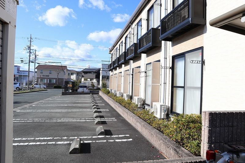 レオパレススターヒルズⅡ 駐車場