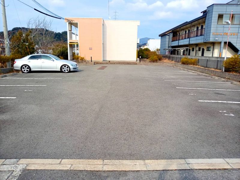 レオパレス吉田Ⅱ 駐車場
