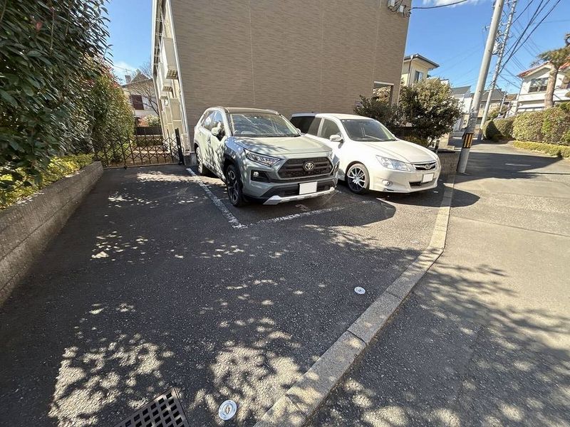 レオパレス文理台 駐車場