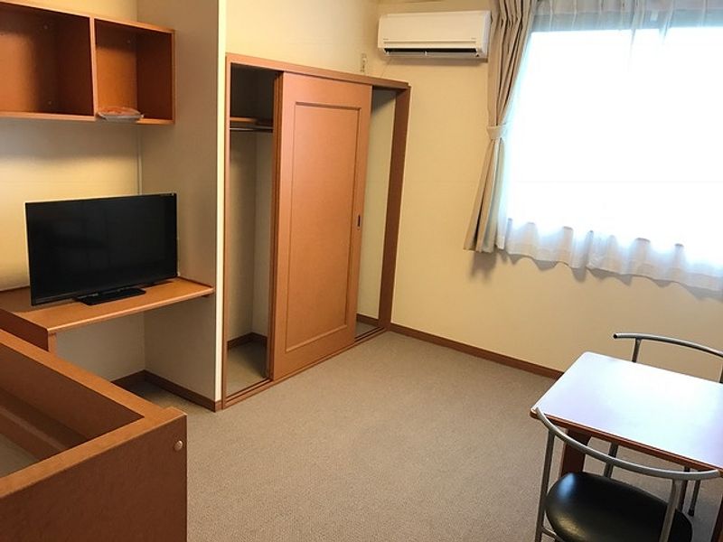 レオパレス三ッ家 居間