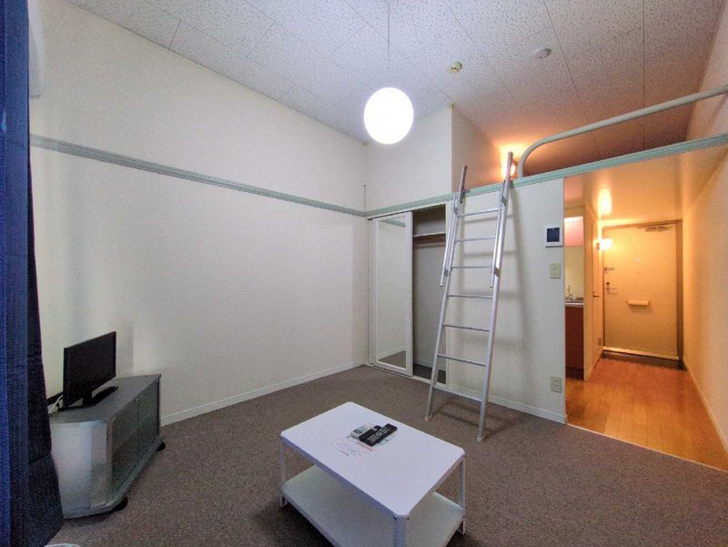 レオパレスインパストラル 居間