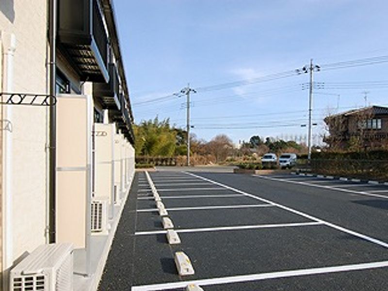 レオパレスゴルトキャニョン 駐車場
