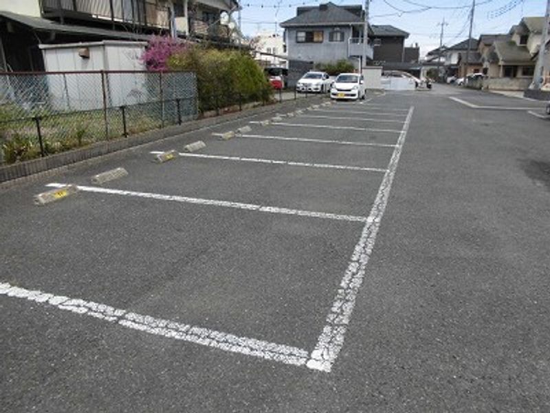 レオパレス針ヶ谷の丘 駐車場