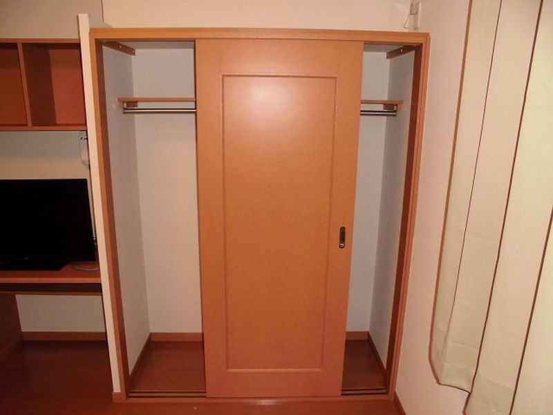 レオパレスアミティエ 収納