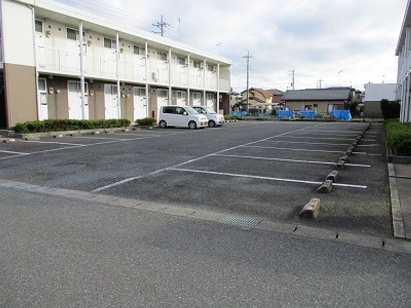 レオパレスＲｉｚｉｅｒｅ　ＭｏｎｔｅｒⅢ 駐車場