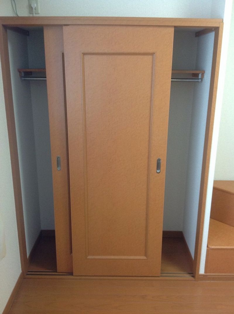 レオパレスウエスト　タウン 収納
