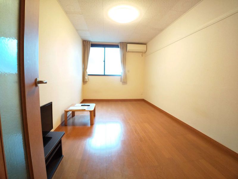 レオパレス富田林西 居間