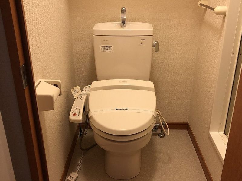 レオパレスＯＳＡＷＡ トイレ