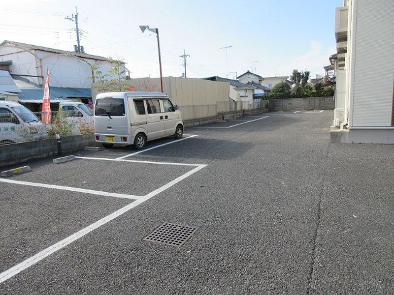 レオネクストサニーハウス前原 駐車場