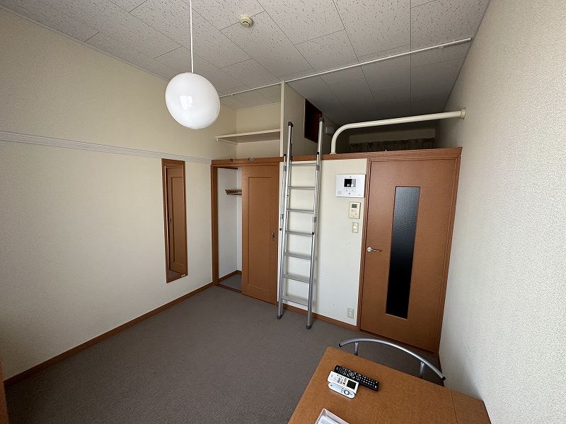 レオパレスイチサト 寝室