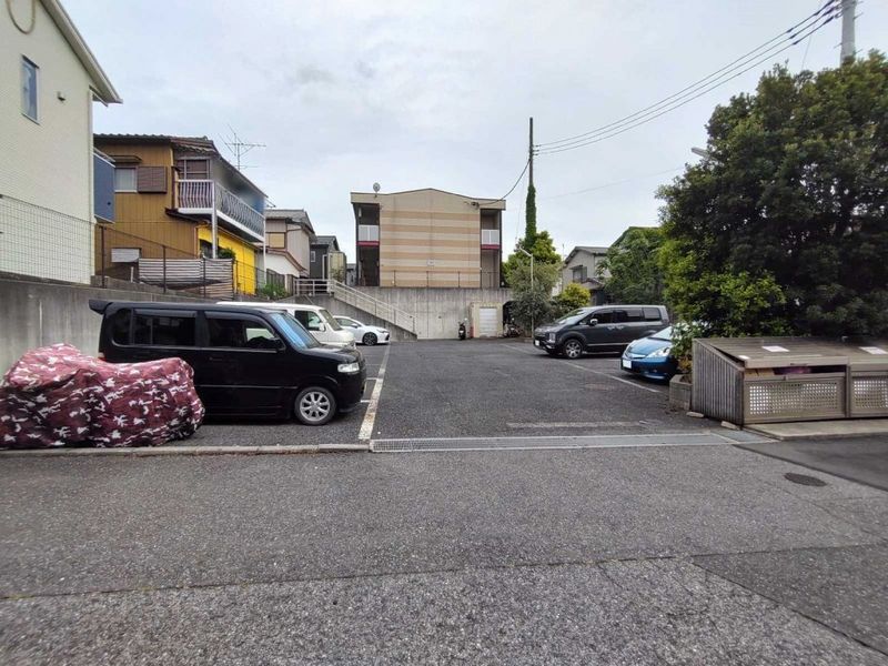 レオパレス南逆井 駐車場