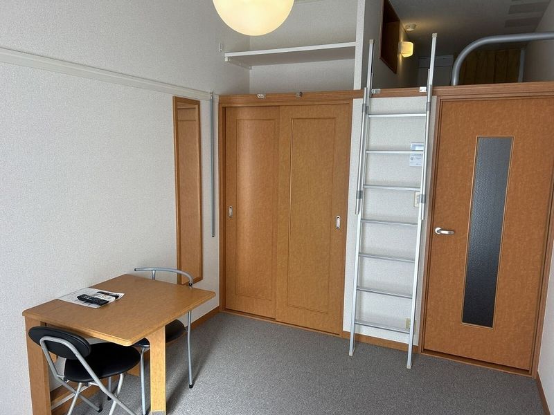 レオパレスタナべ 居間