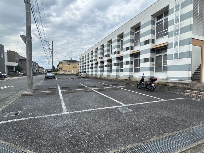 レオパレスブルーム 駐車場