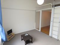 レオパレスハーモニー高川原 寝室