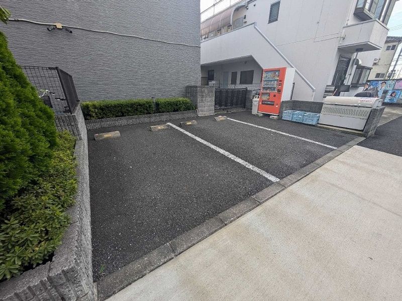 レオパレスプルケリマ 駐車場