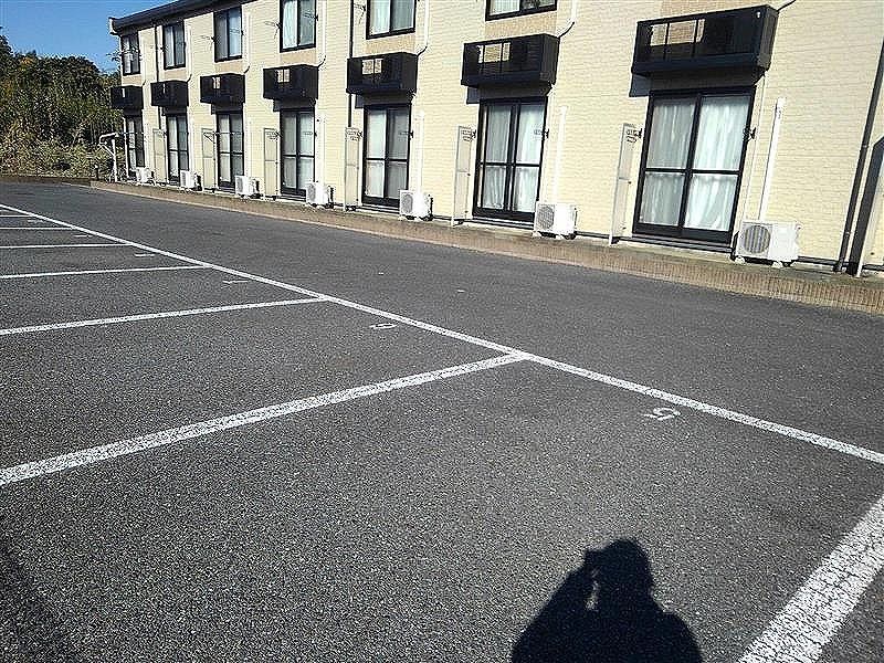 レオパレス天成 駐車場