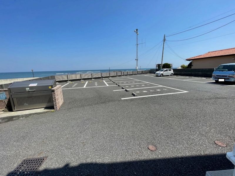 レオネクストラメール 駐車場