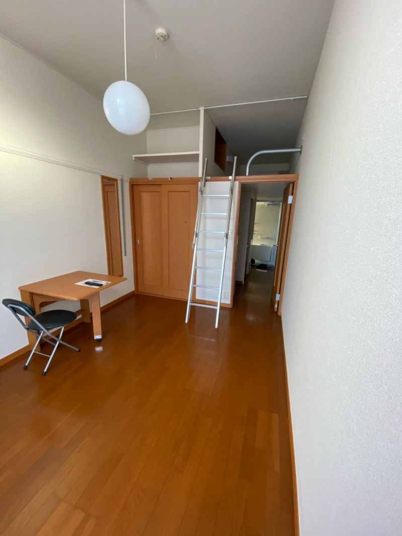 レオパレスルミエール 居間