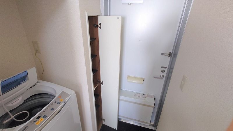 レオパレスこだま 玄関