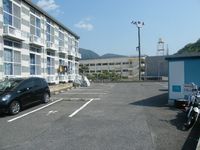 レオパレス若葉 駐車場