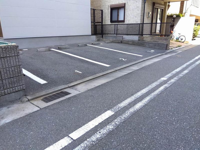 レオパレス桜町 駐車場