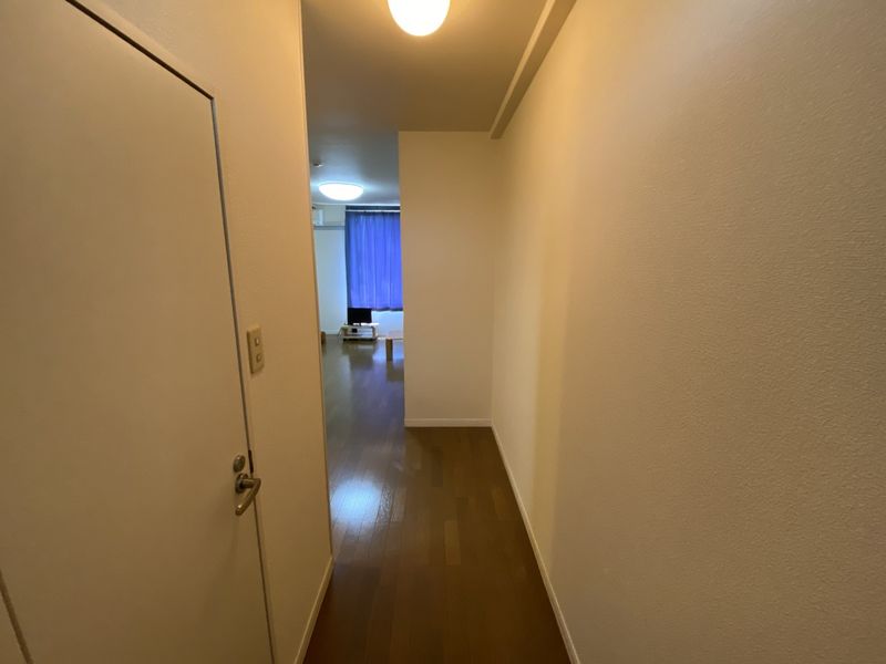レオパレス日の出 玄関