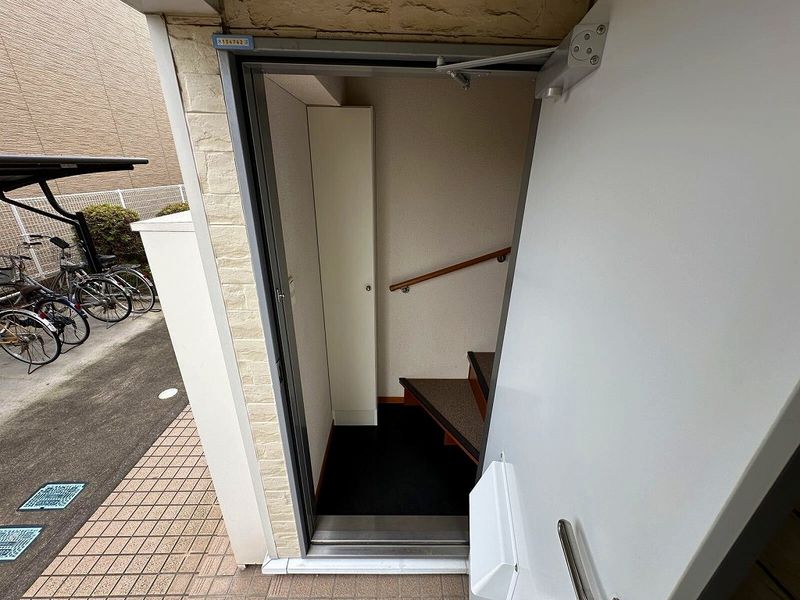 レオパレスリバーサイド西水元 玄関