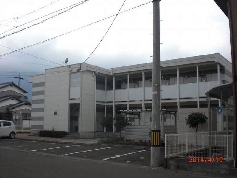 レオパレスさつき 外観
