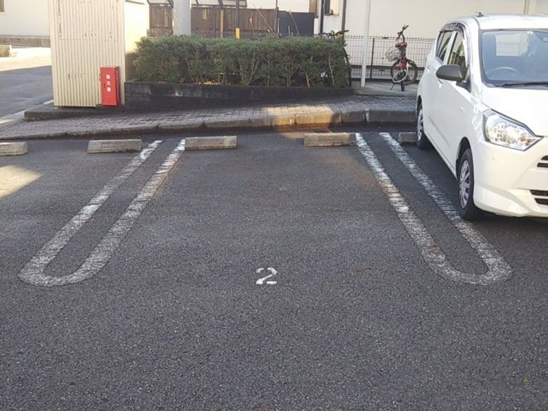 レオパレス南光 駐車場