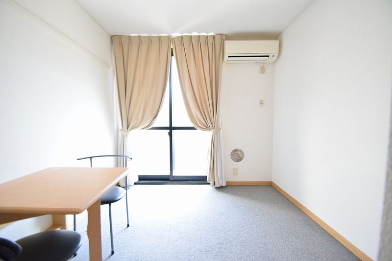 レオパレス宮坂 寝室