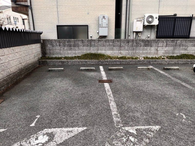 レオパレスジュネス 駐車場