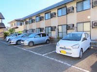 レオパレスパインヒル 駐車場