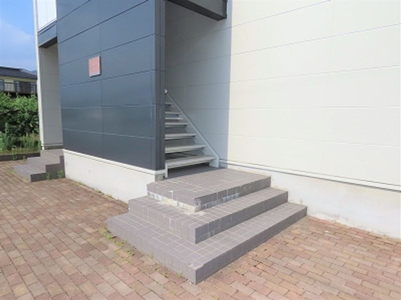 レオパレスうえだはら エントランス