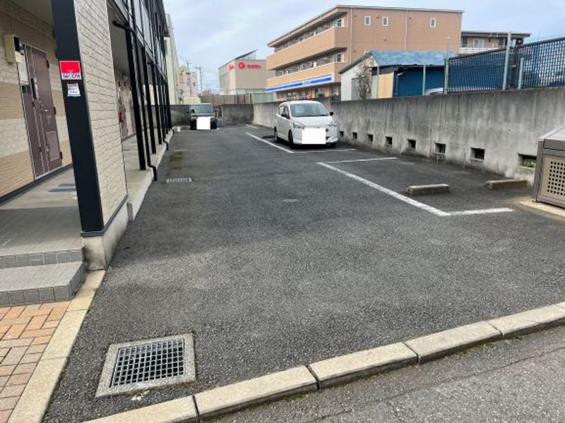 レオパレスサニーコート 駐車場