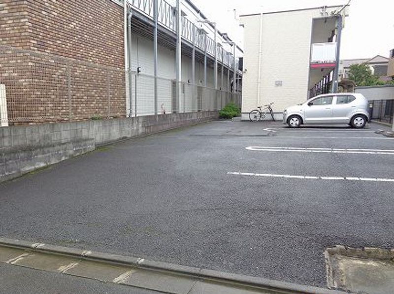 レオパレスヴェルジェ　ドゥ 駐車場
